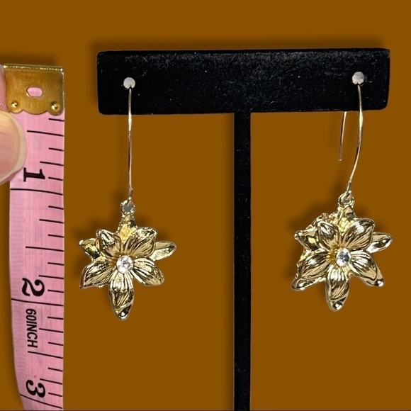 💍 Fire Glow Goldtone Dangle Earrings with Crystal Center - Picture 4 of 13